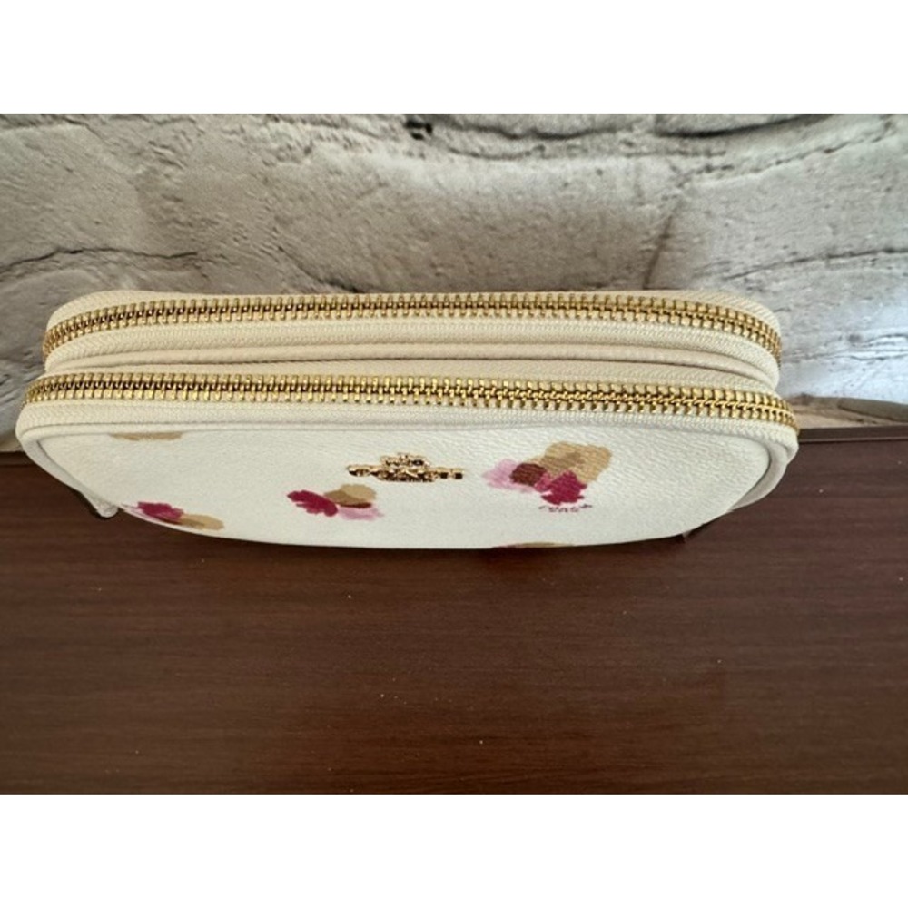 Coach Jamie Floral Print Camera Bag Chalk Leather Crossbody Wristlet NWOT - Picture 9 of 10